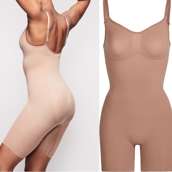 SKIMS
Sculpting Seamless Mid-Thigh Bodysuit - Picture 2 of 9